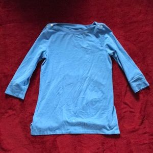 Blue mid-sleeve shirt.